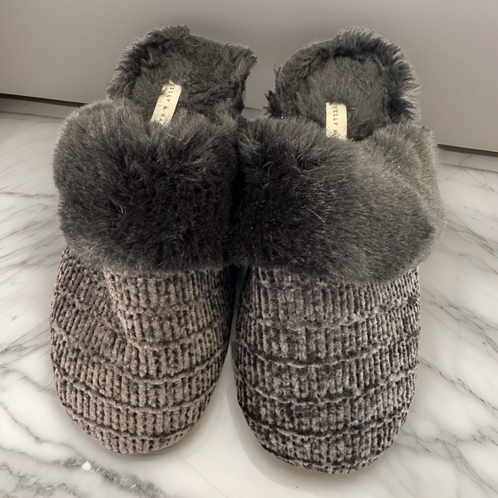 Kelly & Katie Kennedy Slipper in black size small - Picture 6 of 10
